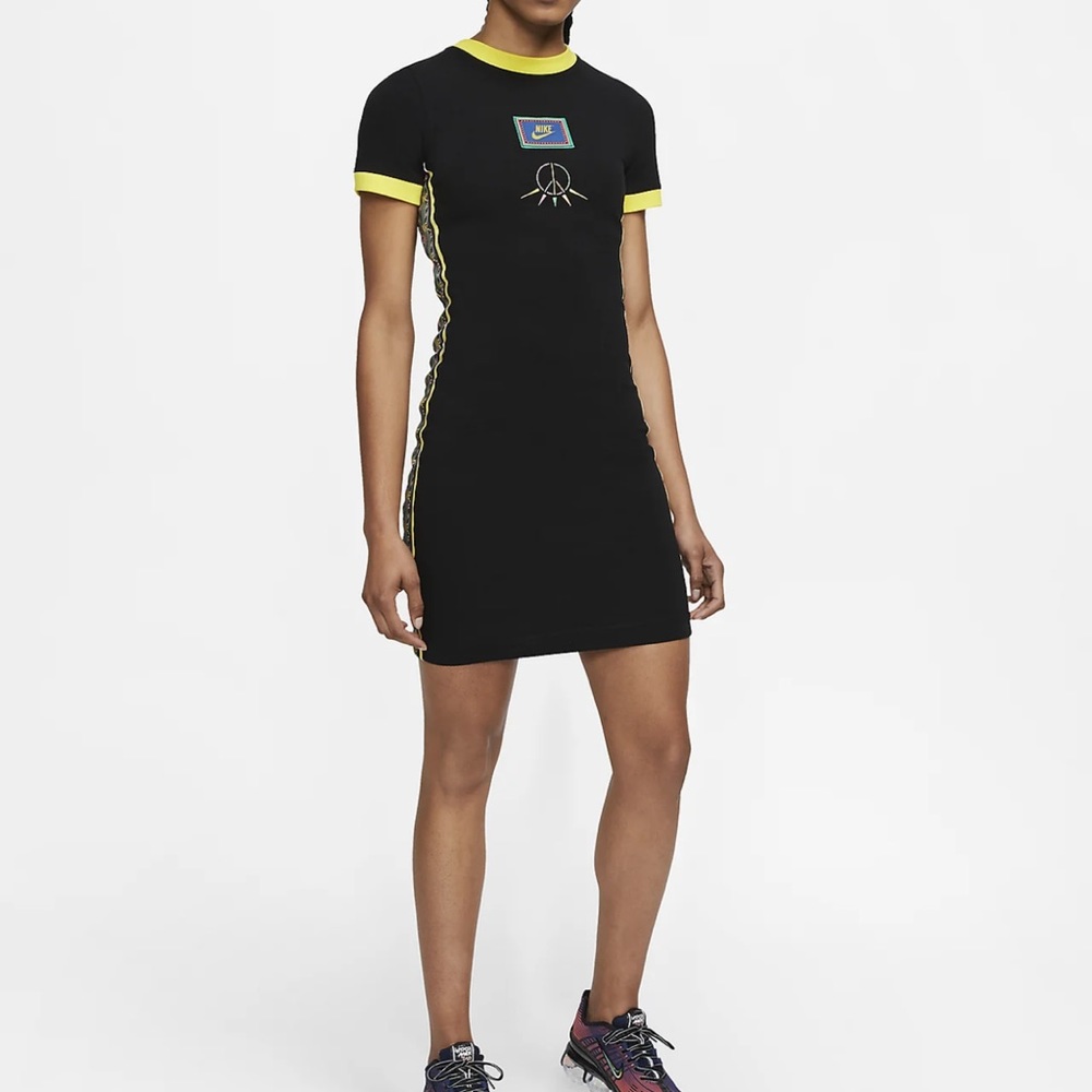 Nike Tight Fit Bodycon Short Sleeve Dress Size S